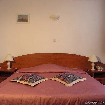 Belwederski 3*